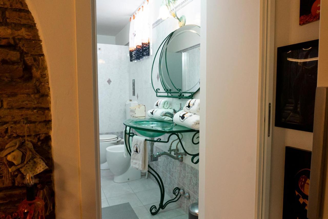 Le Streghe Rooms E Art,Centralissimo Con Garage Su Richiesta Livorno Zewnętrze zdjęcie